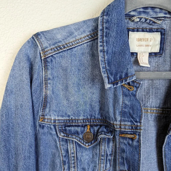 Forever 21 Classic Denim Jean Jacket With Pockets Size Small - Picture 4 of 8